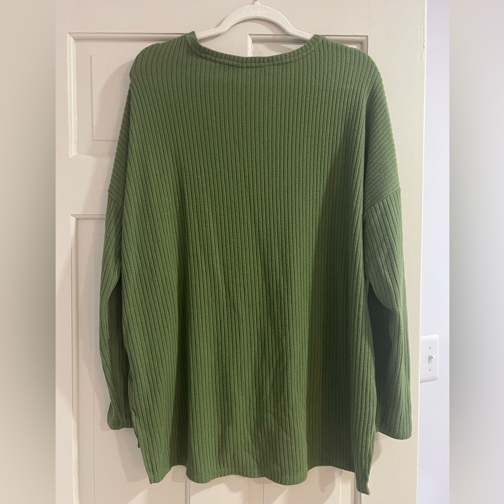 Large Green Sweater - Picture 3 of 3